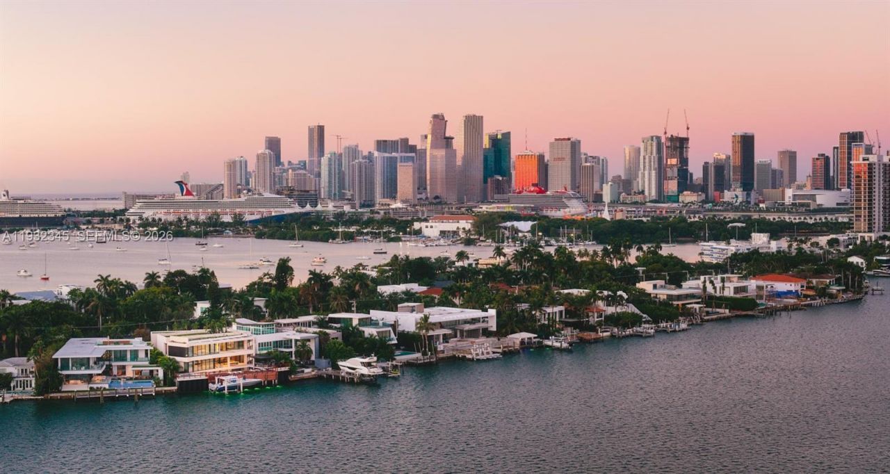 1413 N Venetian Way , Miami, FL 33139 Photo