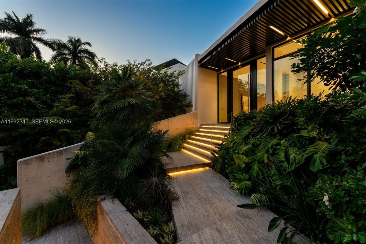 1413 N Venetian Way, Miami, FL 33139 Photo