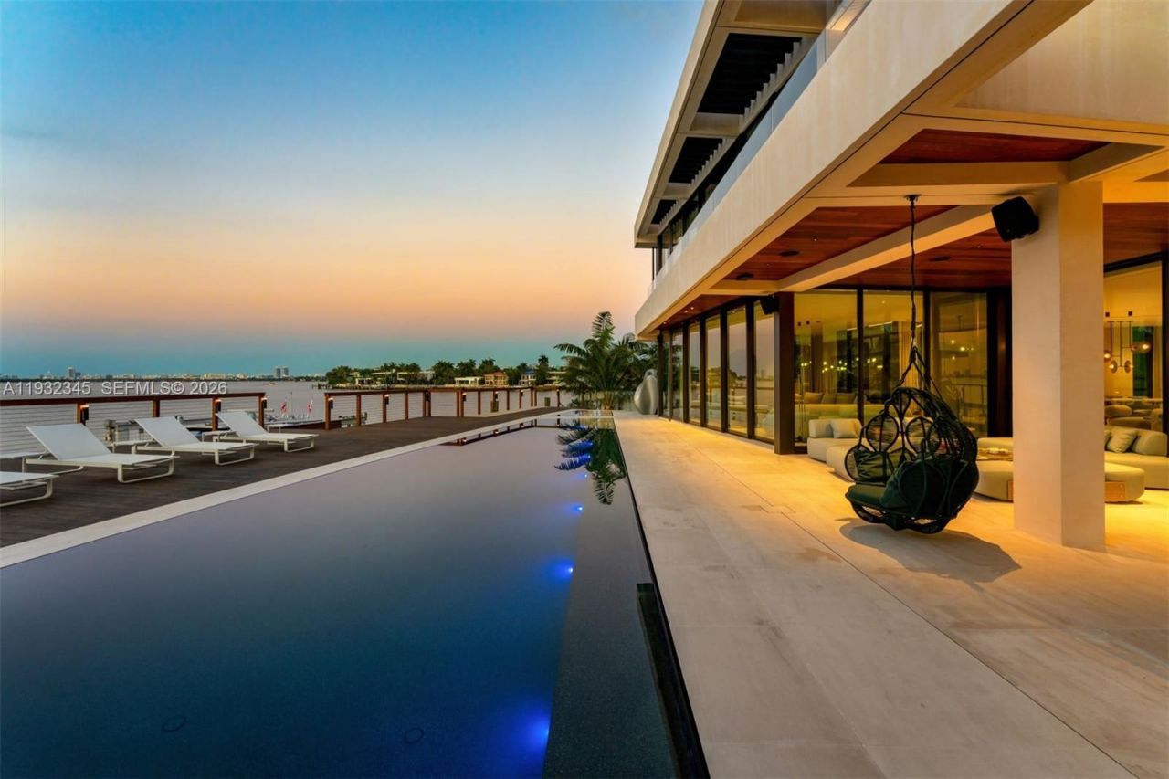 1413 N Venetian Way, Miami, FL 33139 Photo