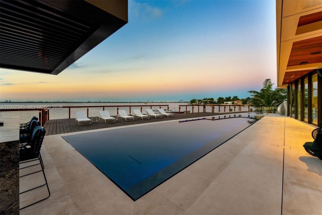 1413 N Venetian Way, Miami, FL 33139 Photo