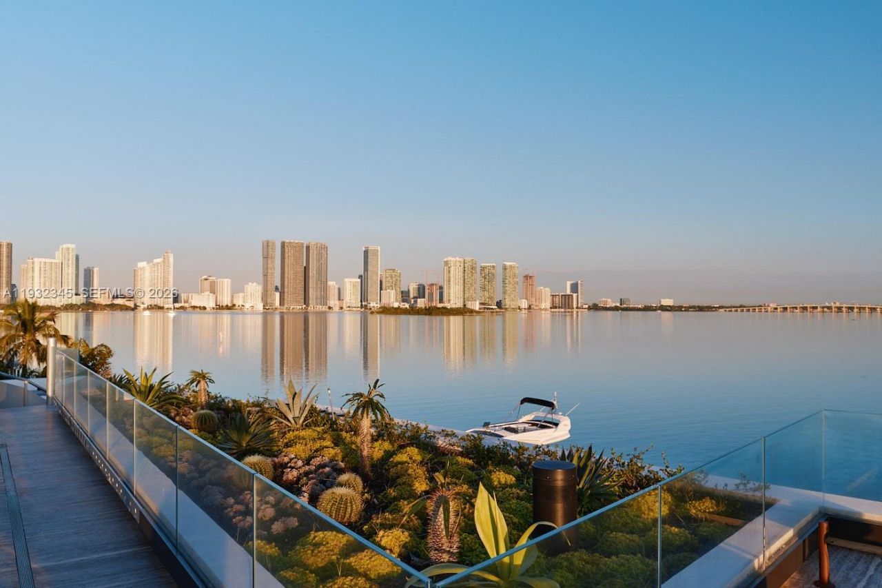 1413 N Venetian Way, Miami, FL 33139 Photo