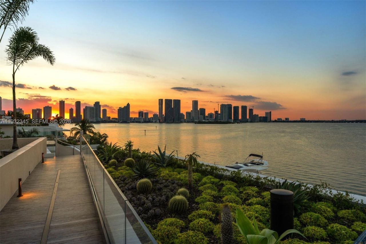 1413 N Venetian Way, Miami, FL 33139 Photo