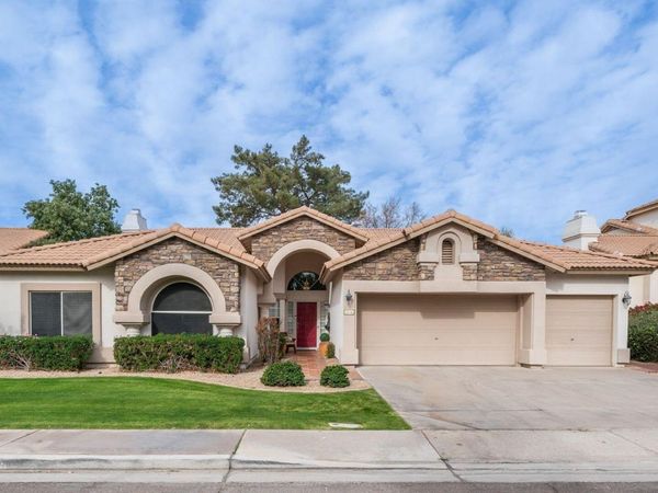 2214 E BEACHCOMBER Drive, Gilbert, AZ 85234