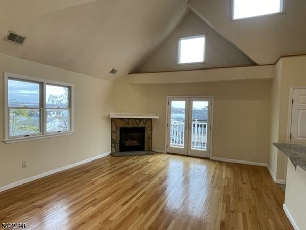 662 Undercliff Ave, Edgewater, NJ 07020