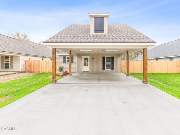 221 Camerons Cove Drive, Carencro, LA 70520