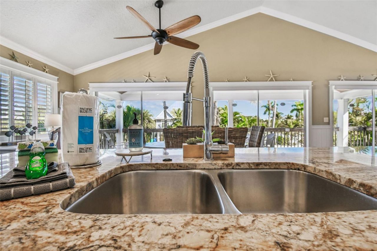 612 Fern Street, Anna Maria, FL 34216 Photo