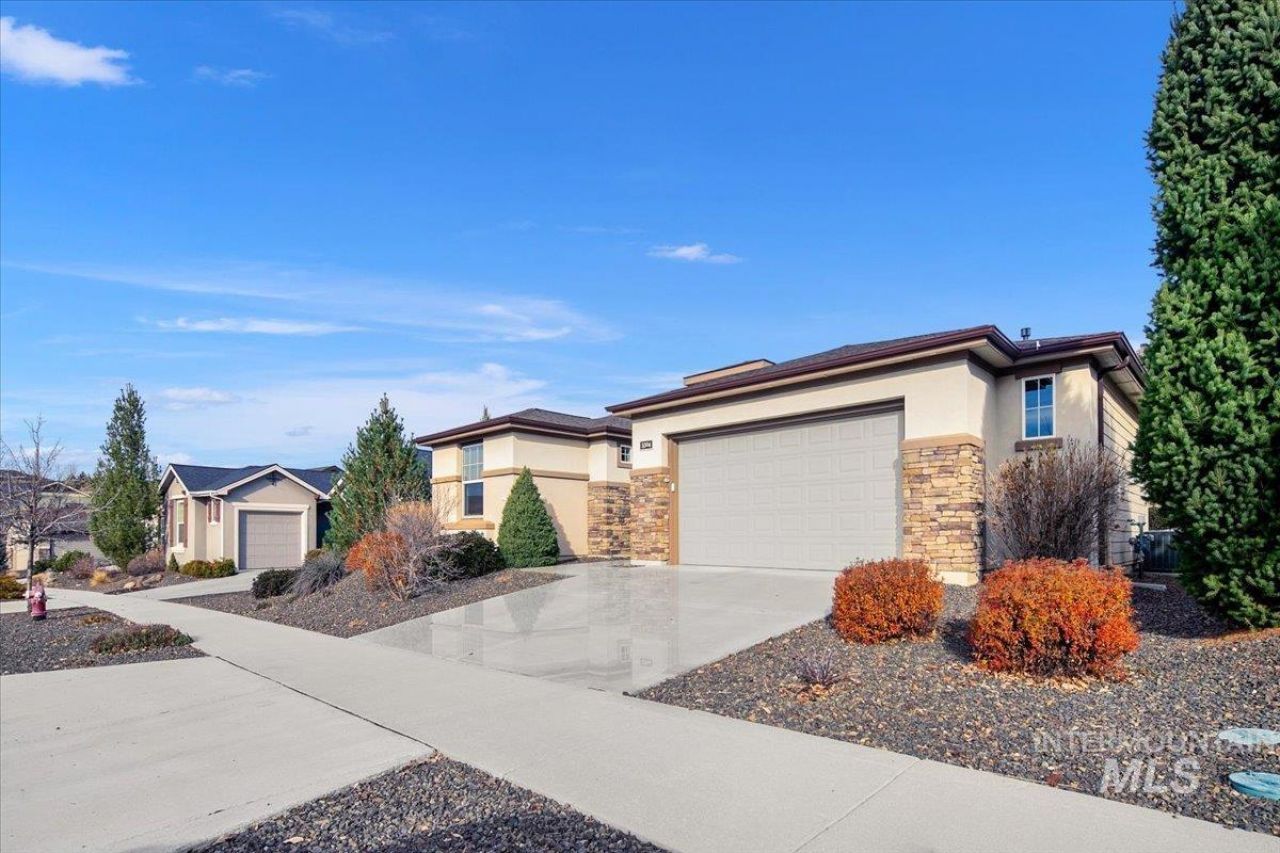 5304 W White Hills Drive, Boise, ID 83714 Main Photo