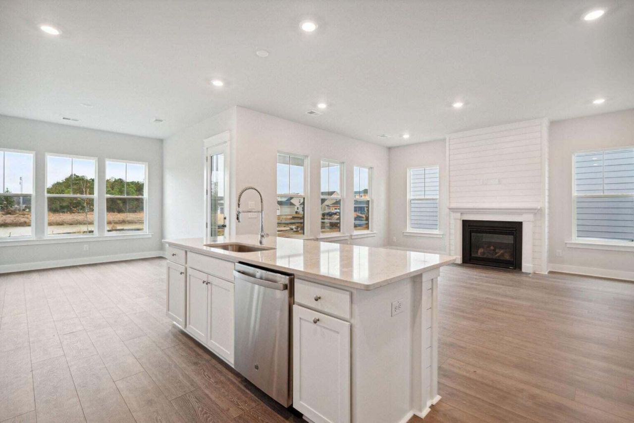 283 Denham Street Photo 12