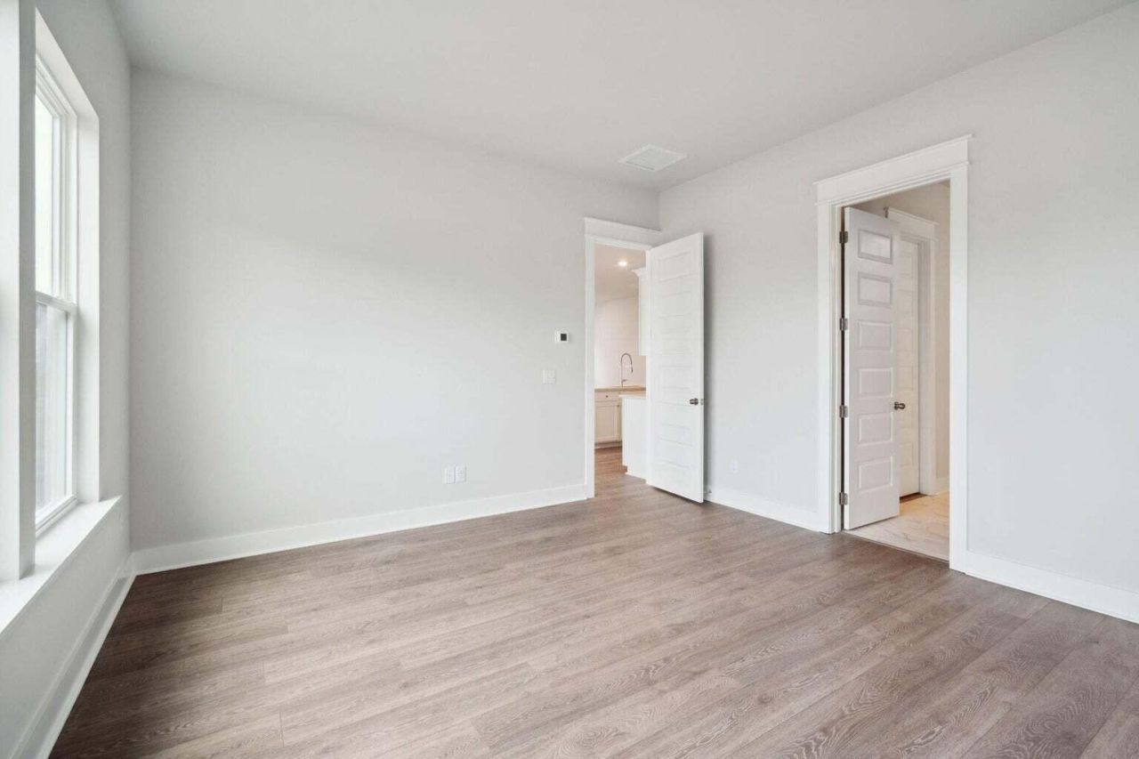 283 Denham Street Photo 15