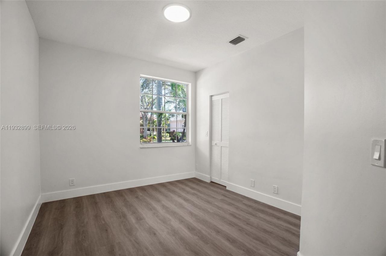 2611 Oakbrook Ln, Unit 2611, Weston, FL 33332 Photo