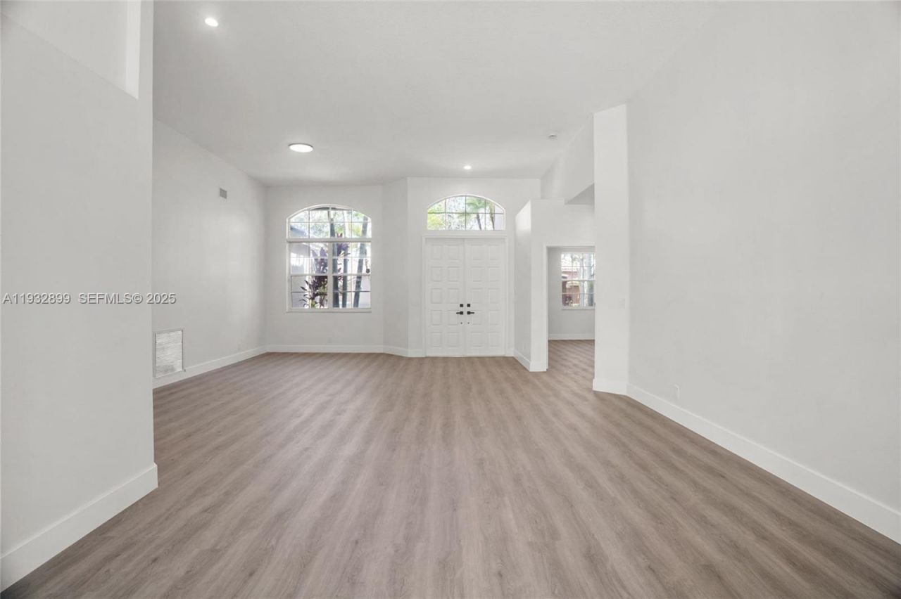 2611 Oakbrook Ln, Unit 2611, Weston, FL 33332 Photo