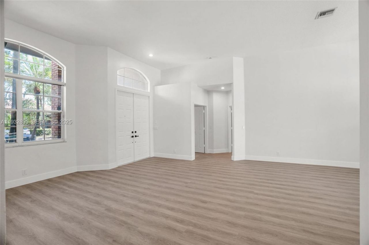 2611 Oakbrook Ln, Unit 2611, Weston, FL 33332 Photo