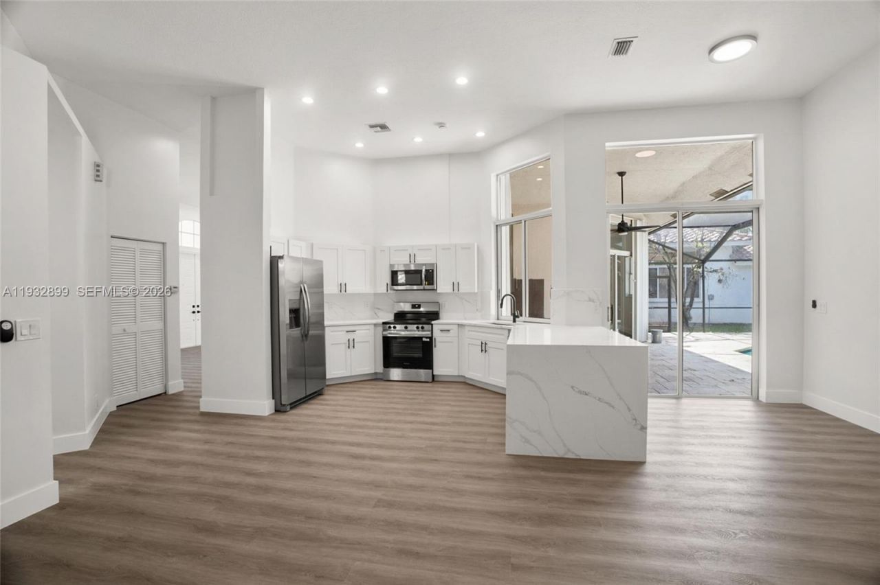 2611 Oakbrook Ln, Unit 2611, Weston, FL 33332 Photo