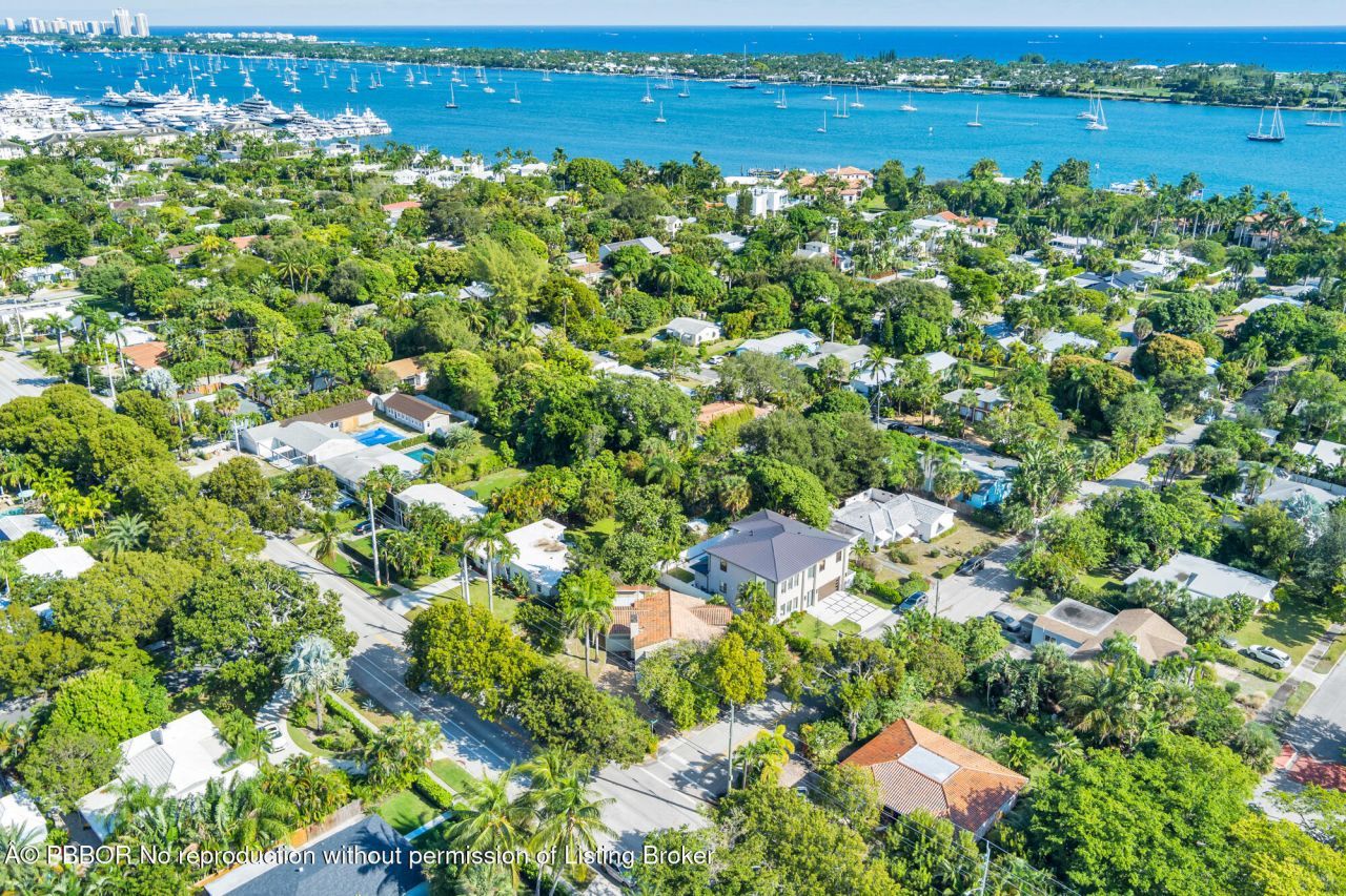 383 31st Court, West Palm Beach, FL 33407 Photo