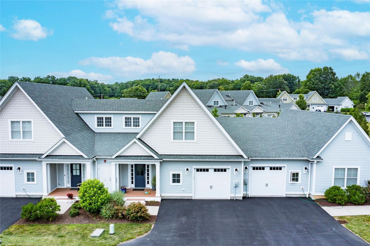 10 Oakwood Lane, Rhinebeck, NY 12572 Main Photo