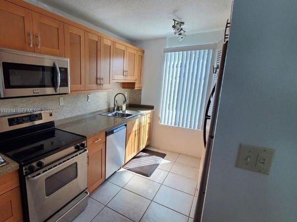 2220 SW 122nd Ct, Unit 2220, Miami, FL 33175