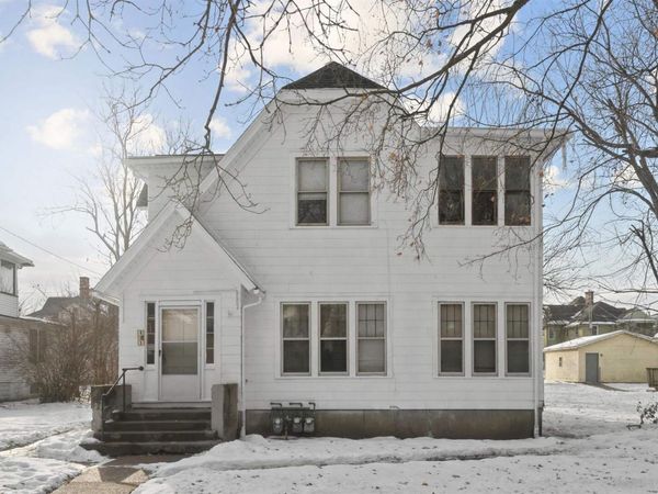 431 6TH Avenue S, Clinton, IA 52732