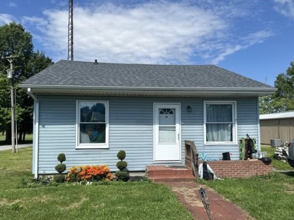 415 S PARK Street, Sesser, IL 62884