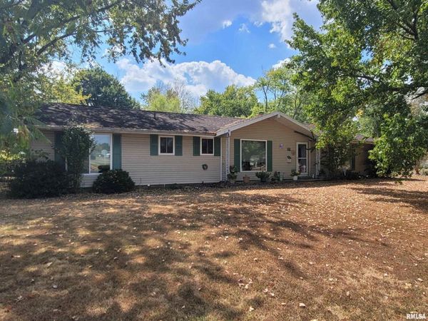 1133 W Boone Street, Salem, IL 62881