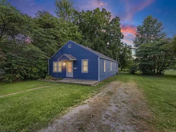 721 W WHITTAKER Street, Salem, IL 62881