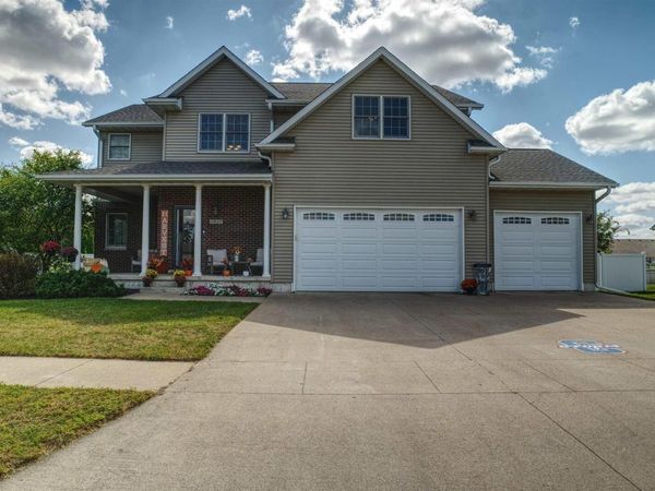 1917 11TH Street, Camanche, IA 52730