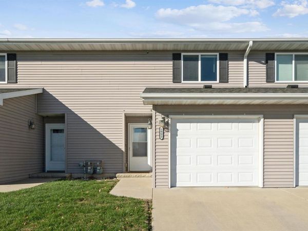 1992 Golden Eagle Drive, Dubuque, IA 52001