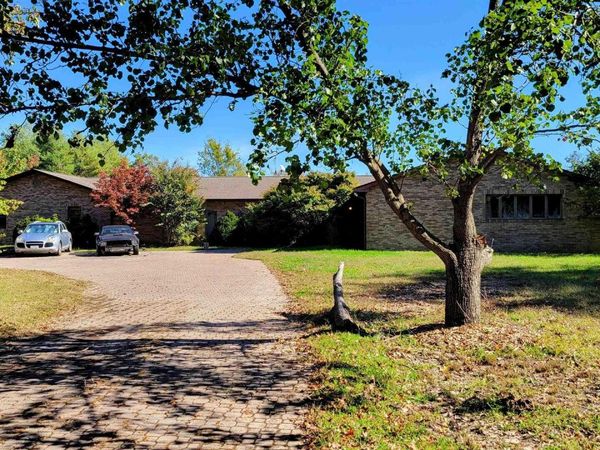3898 COUNTRY CLUB Road, Carbondale, IL 62901