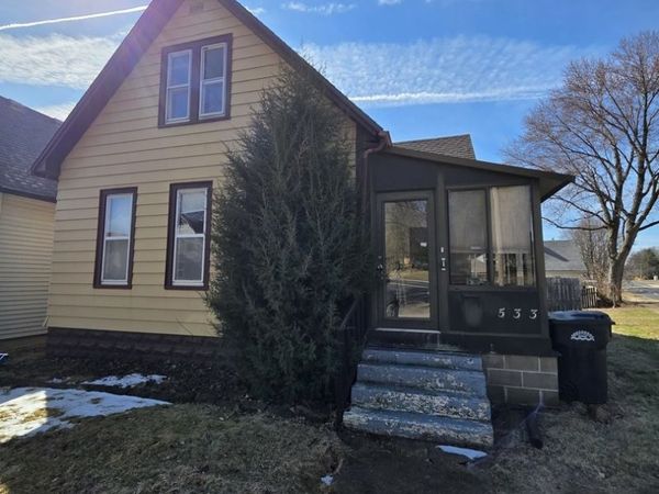 533 6TH Avenue N, Clinton, IA 52732