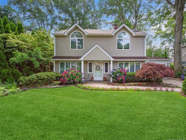 60 Wakefield Avenue, Port Washington, NY 11050