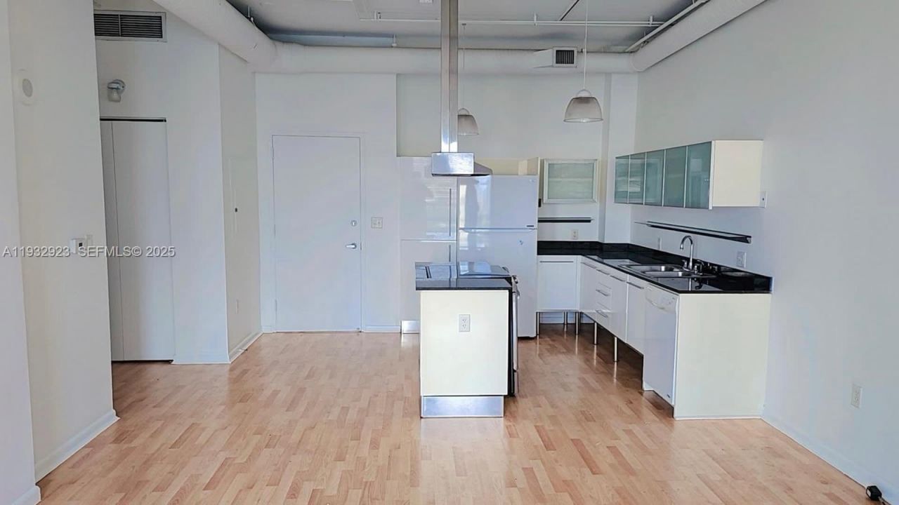 10 SW South River Dr , Unit 802, Miami, FL 33130 Photo