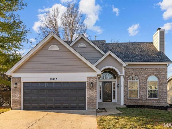16712 Chesterfield Farms Drive, Chesterfield, MO 63005