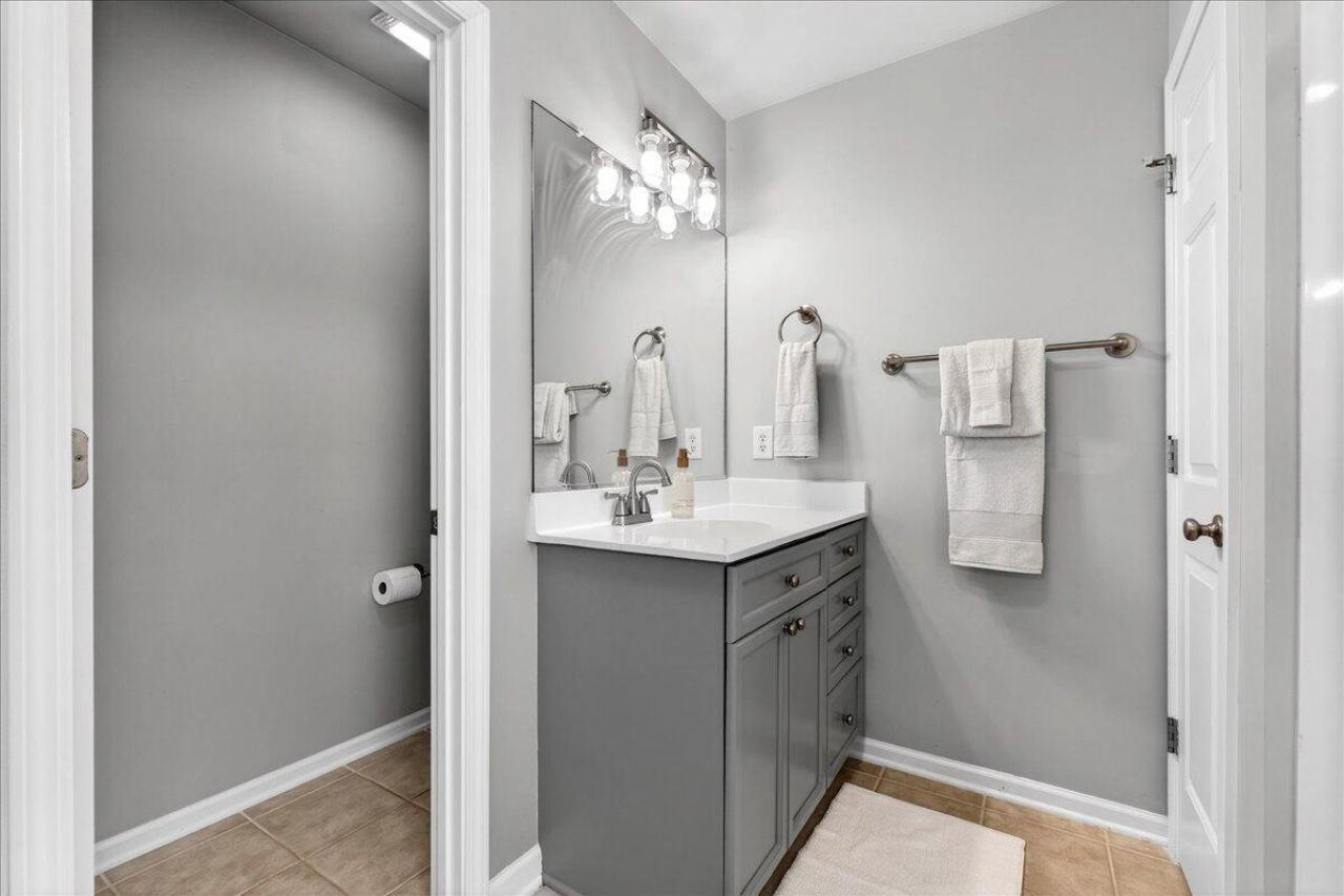 3456 Claremont Street Photo 36