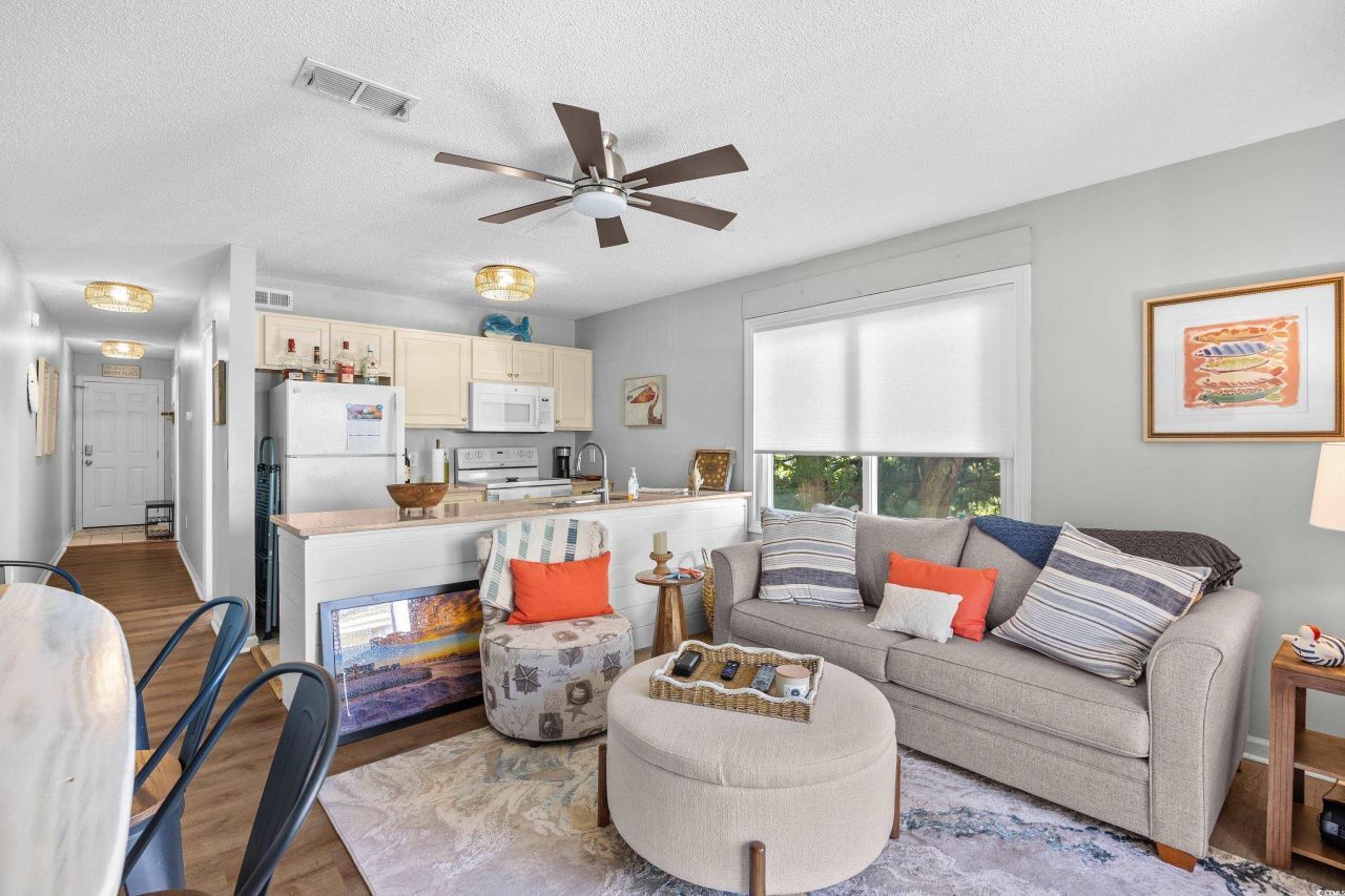 1425 N Waccamaw Dr. Photo 4