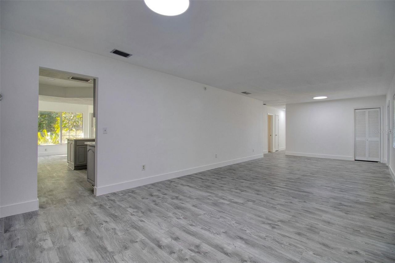 15715 Almondwood Drive, Tampa, FL 33613 Photo