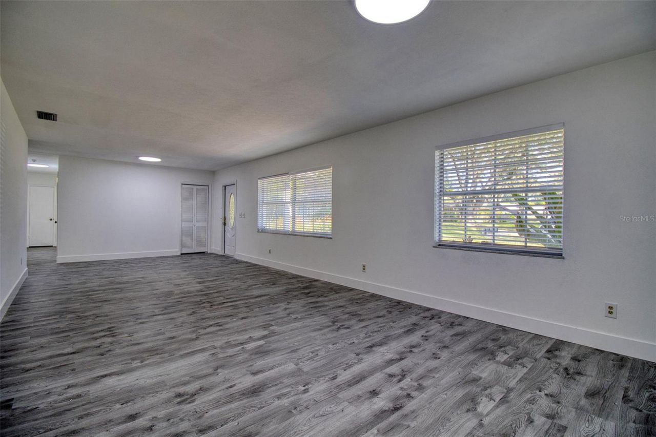 15715 Almondwood Drive, Tampa, FL 33613 Photo