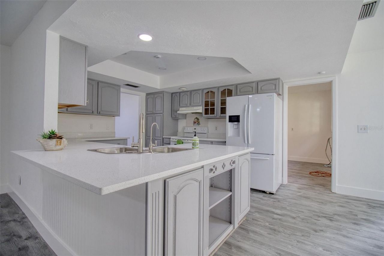 15715 Almondwood Drive, Tampa, FL 33613 Photo