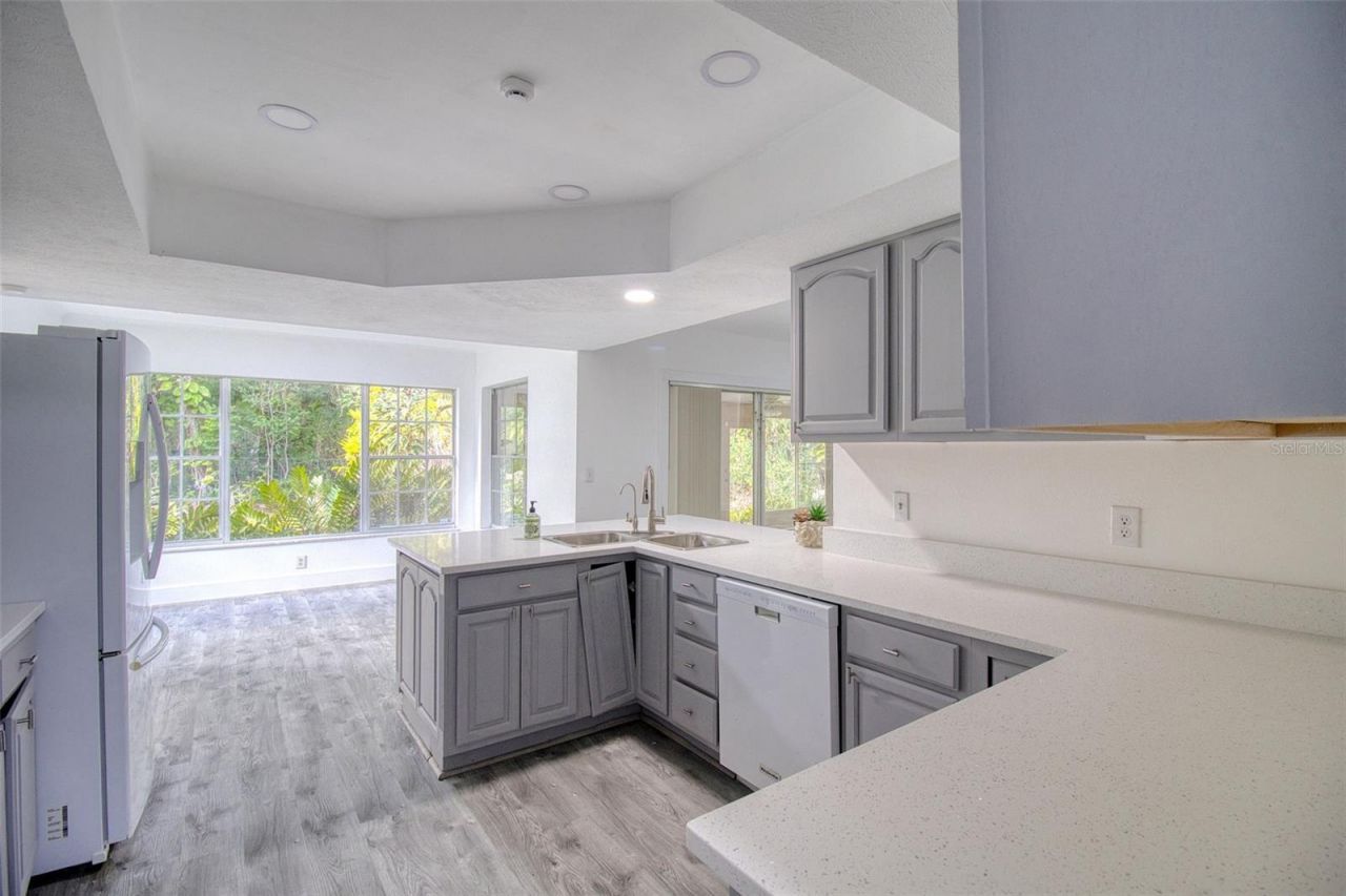 15715 Almondwood Drive, Tampa, FL 33613 Photo