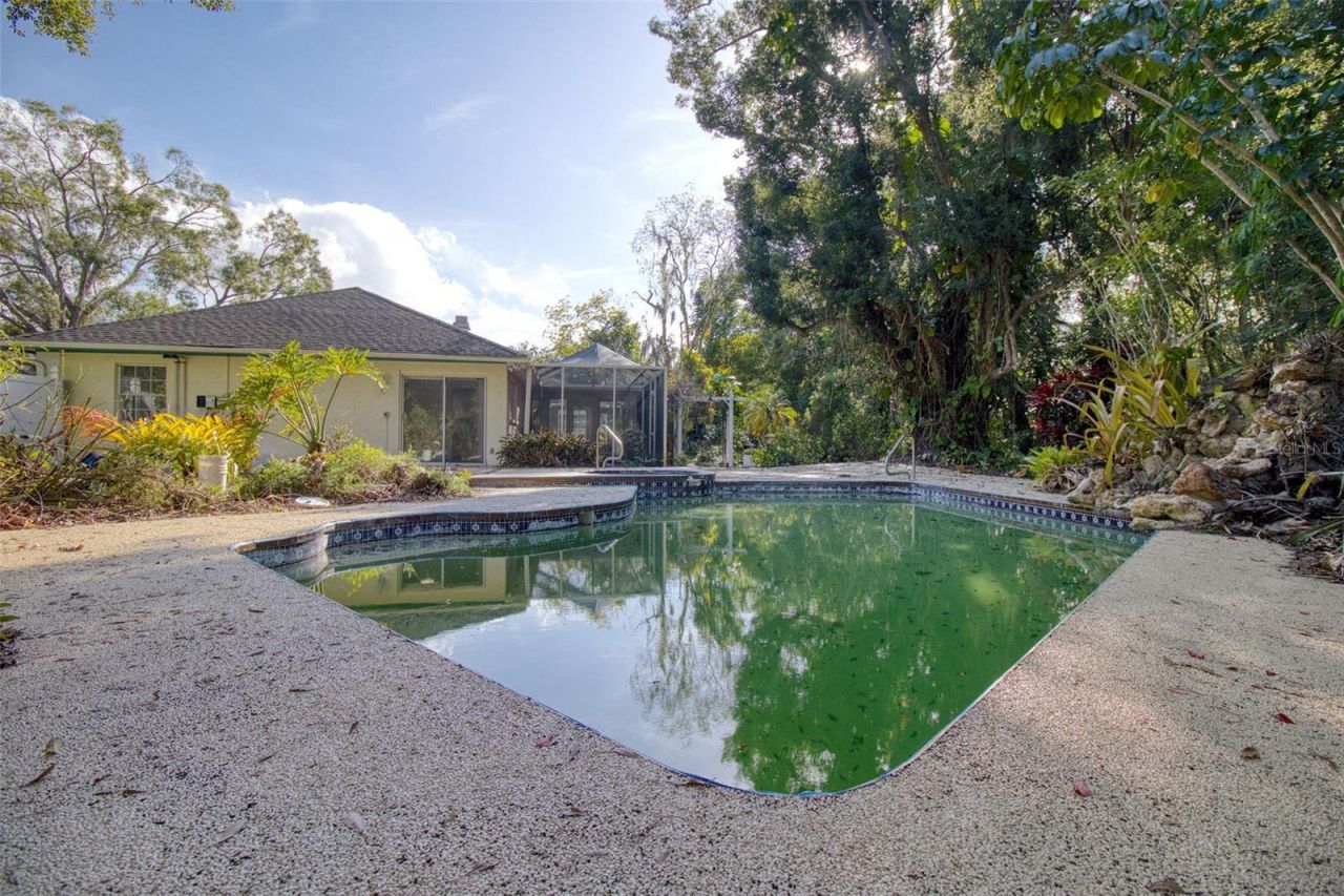 15715 Almondwood Drive, Tampa, FL 33613 Photo