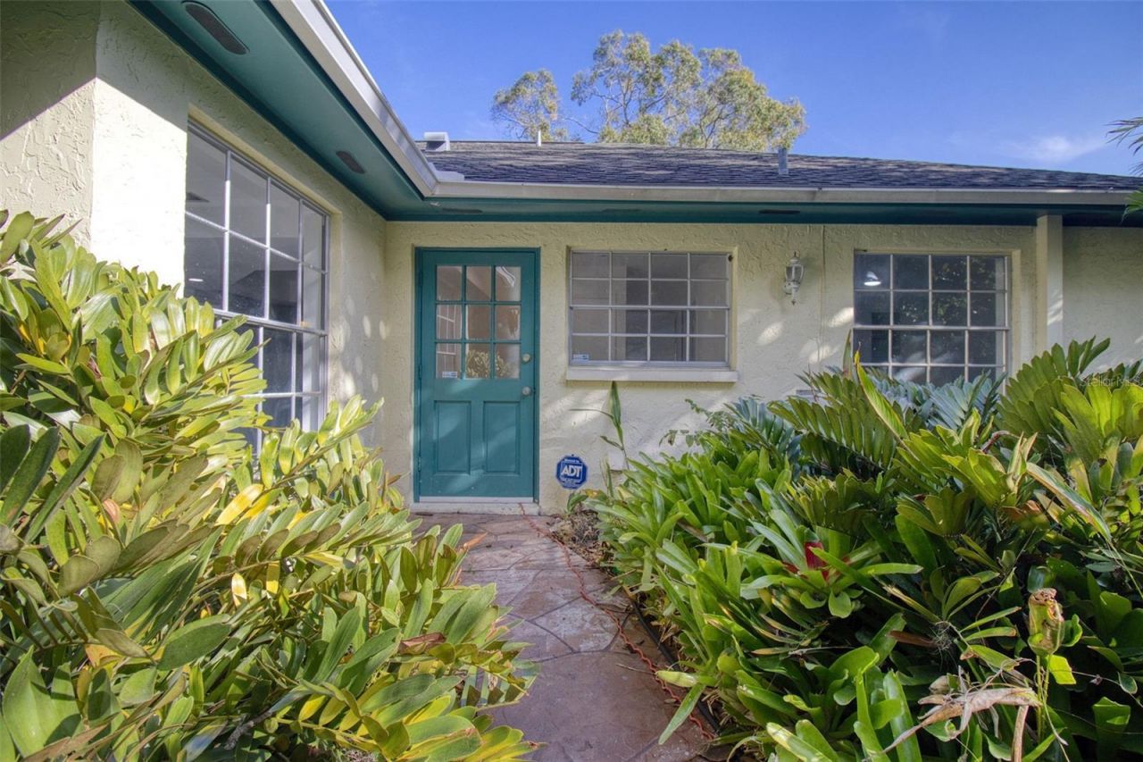 15715 Almondwood Drive, Tampa, FL 33613 Photo