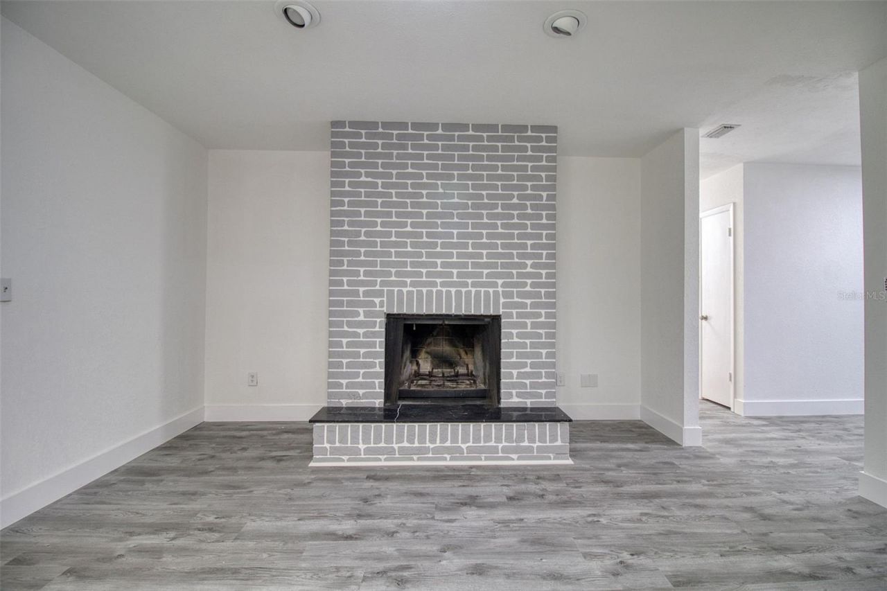 15715 Almondwood Drive, Tampa, FL 33613 Photo