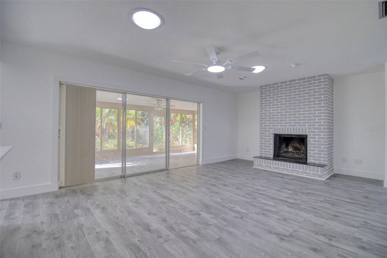 15715 Almondwood Drive, Tampa, FL 33613 Photo