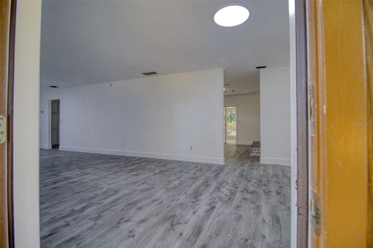 15715 Almondwood Drive, Tampa, FL 33613 Photo