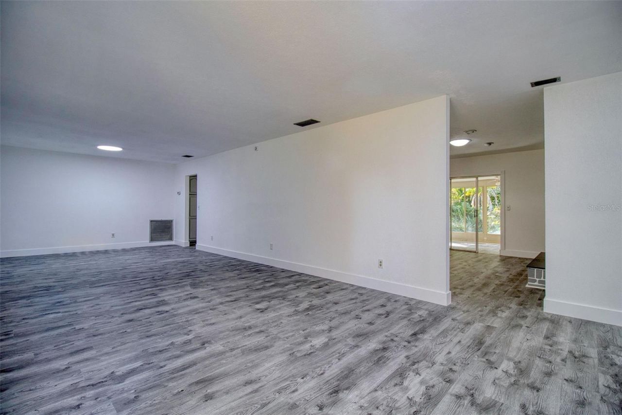 15715 Almondwood Drive, Tampa, FL 33613 Photo