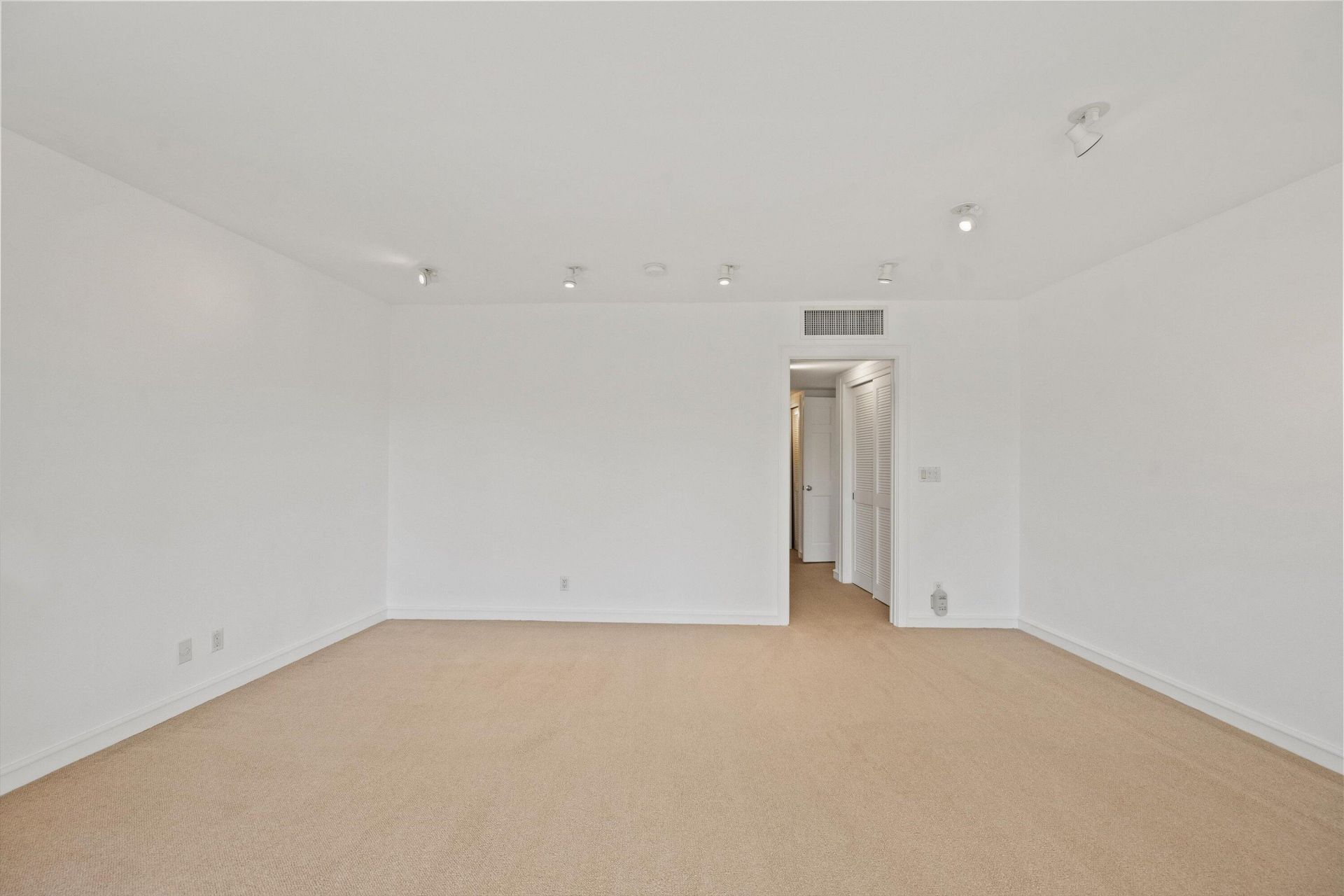 369 S Lake Drive, Unit 2e, Palm Beach, FL 33480 Photo