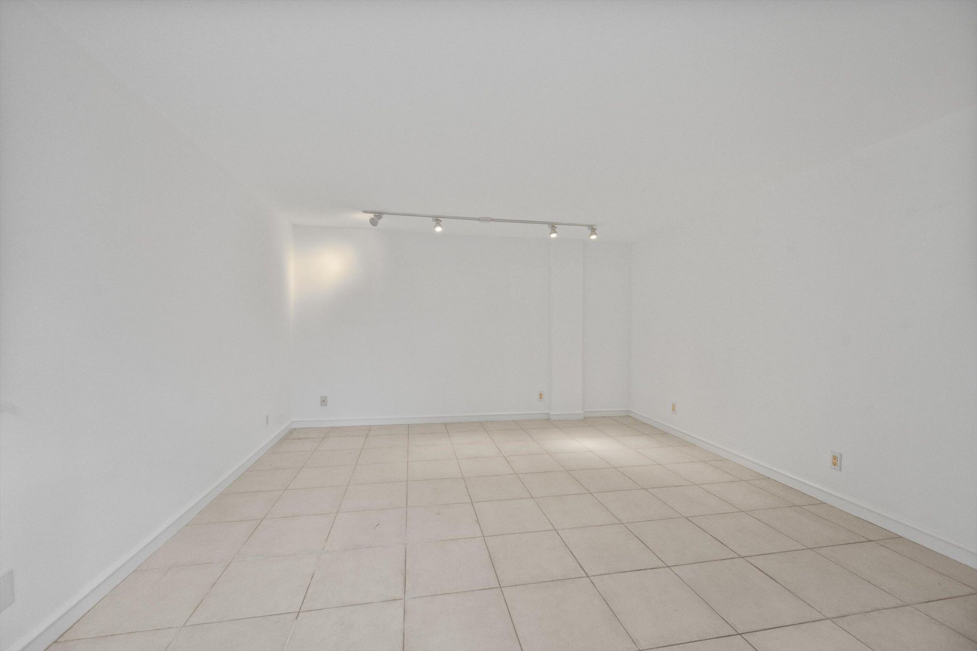 369 S Lake Drive, Unit 2e, Palm Beach, FL 33480 Photo