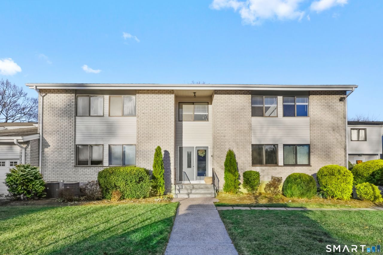 61 Riverside, Unit 14, Stamford, CT 06905 Main Photo