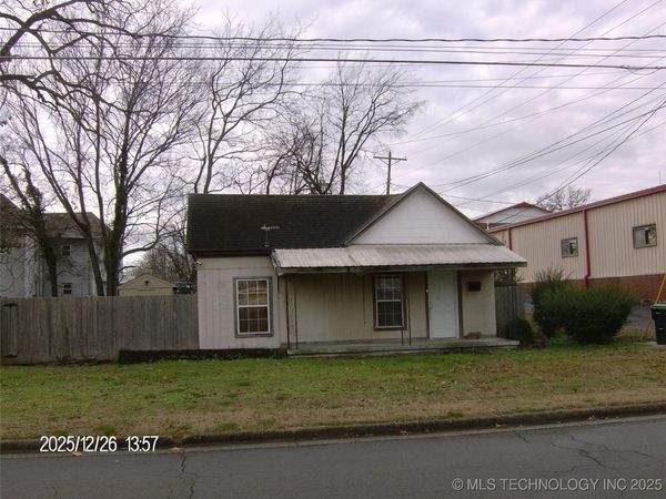113 W Chickasaw Street, Tahlequah, OK 74464