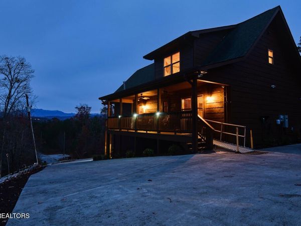 1607 Ridgecrest Drive, Sevierville, TN 37876