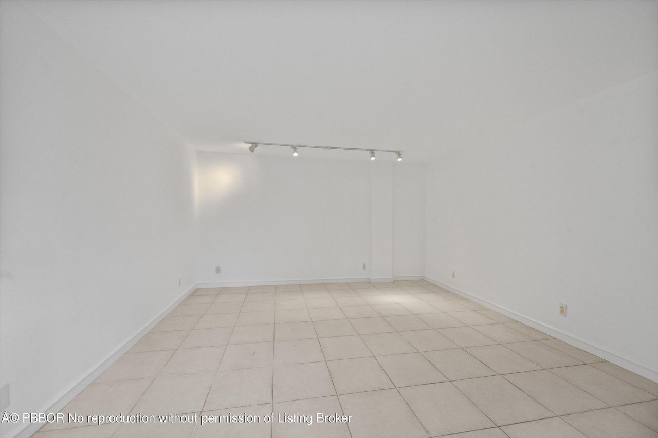 369 S Lake Drive, Unit 2E, Palm Beach, FL 33480 Photo