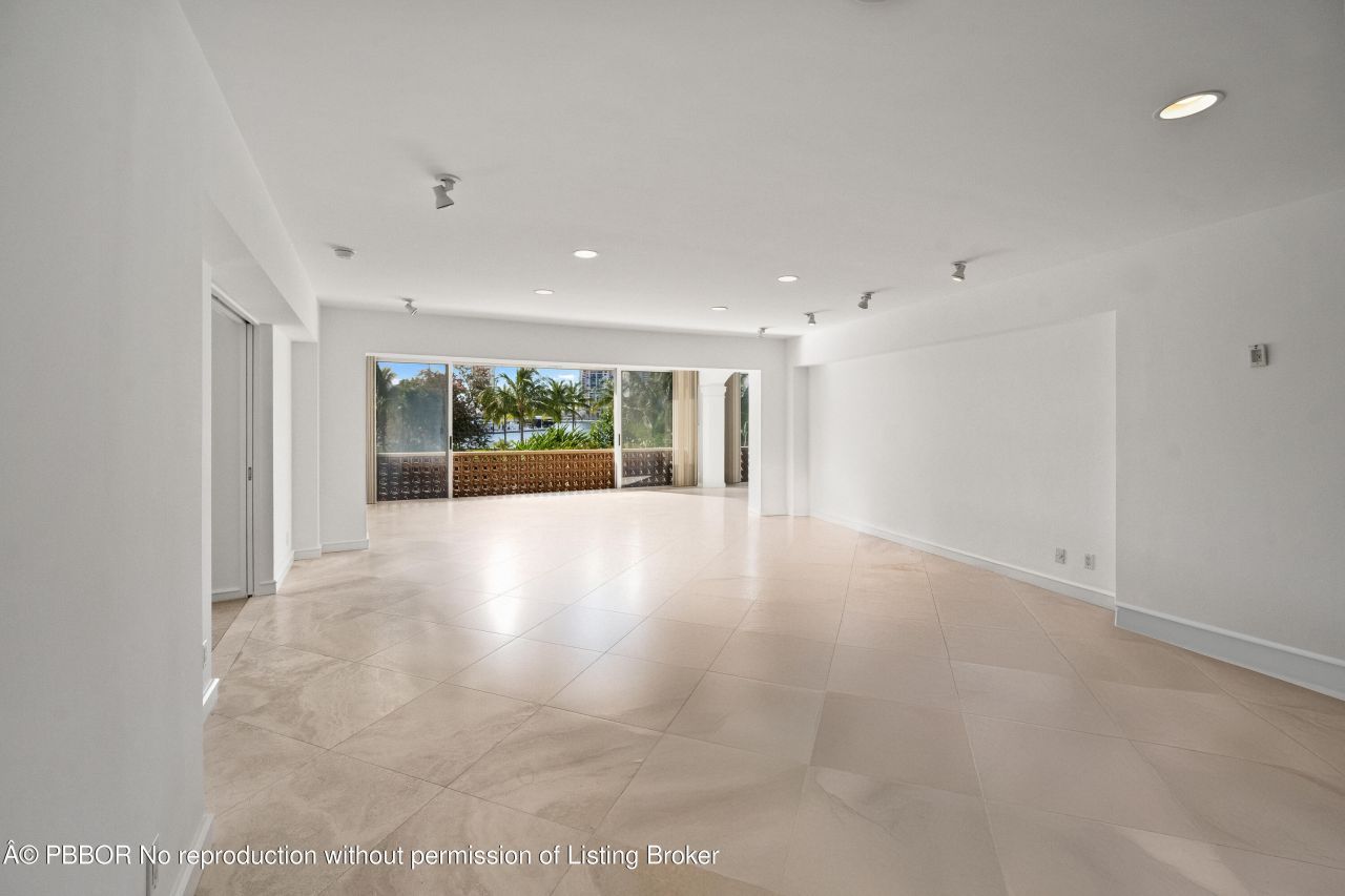 369 S Lake Drive, Unit 2E, Palm Beach, FL 33480 Photo